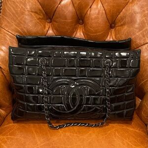 CHANEL Black Patent Croc-Embossed Shoulder Bag